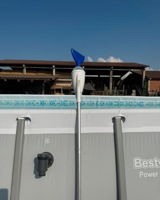 Aspiratore per piscina