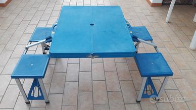 Tavolino richiudibile da campeggio