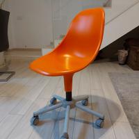 Sedia girevole con ruote