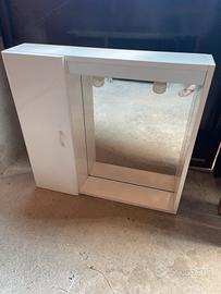 Mobile bagno con specchio e luce