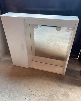 Mobile bagno con specchio e luce