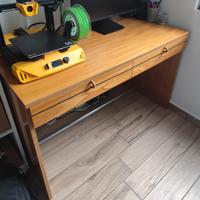 Scrivania in legno 