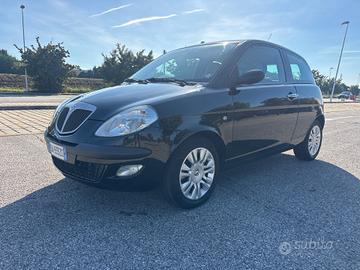 Lancia Ypsilon 1.2 Momo Design