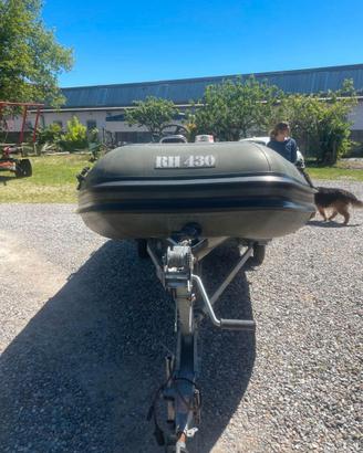 Gommone, carrello e motore