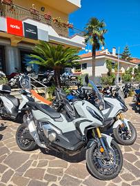 Honda X-ADV 750 9600km.