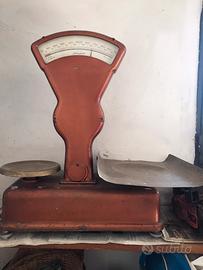 Bilancia con piatti in ottone