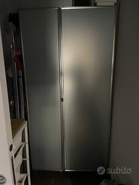 Mobile con rifiniture in vetro