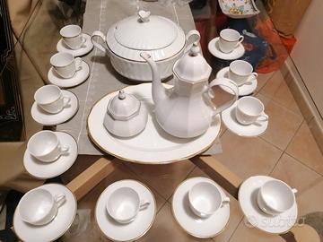 Servizio in porcellana con bordature dorate 