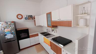 Cucina completa di elettrodomestici