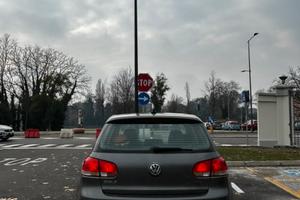 Volkswagen Golf 6 1.6 TDI 2011 grigia