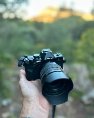 Olympus OM-D E-M10 M. IV + Pan. Lumix G Var.12-60m