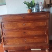 Cassettiera in legno di noce