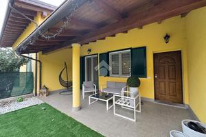 VILLA A SCHIERA A SUNO