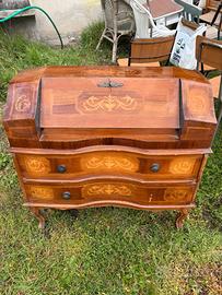 Ribaltina italiana XX secolo in legno di noce 