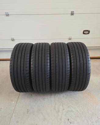 4 gomme Goodyear 235 55 19 estive