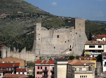 Ufficio ristrutturato con balconcino Itri centro