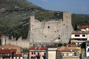 Ufficio ristrutturato con balconcino Itri centro