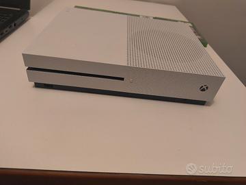 xbox one S +4 GIOCHI E CONTROLLER