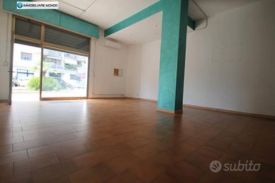 Locale commerciale di 74 mq