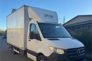 mercedes sprinter 2021 con la sponda idraulica