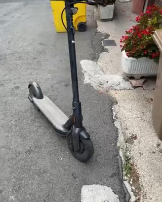Monopattino elettrico batteria nuova