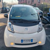 Peugeot iOn Full Electric – Area C e Sosta gratis