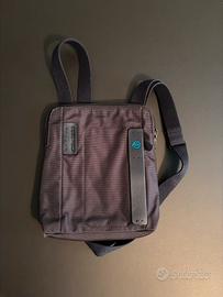Borsello da uomo blu in tessuto Piquadro Pulse P16