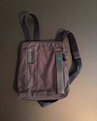 Borsello da uomo blu in tessuto Piquadro Pulse P16
