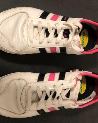 Marca: Adidas. Modello: L.A. Trainer