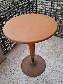 Tavolino tondo girevole
con piedistallo 