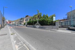 4 LOCALI A POZZUOLI