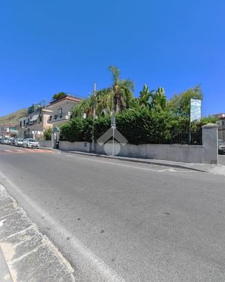 4 LOCALI A POZZUOLI