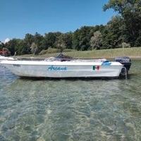 Barca a motore