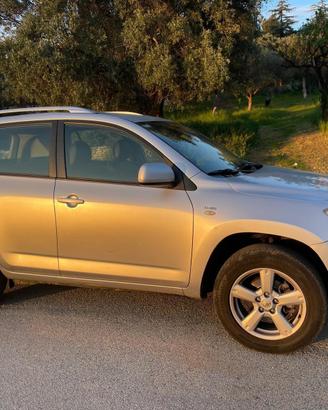 Toyota RAV4 Luxury - Anno 2006 - 143.000 km
