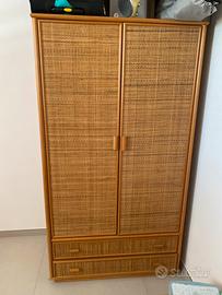 Armadio e comodini in rattan e bambù