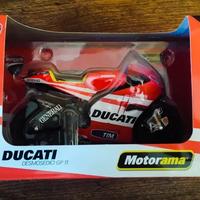 Modellino Ducati Valentino Rossi 1:16. Ancora nell
