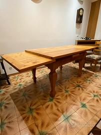 Tavolo in legno massello di cedro