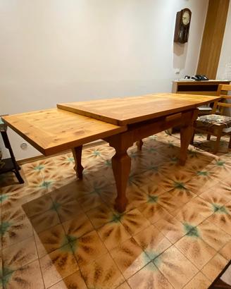 Tavolo in legno massello di cedro