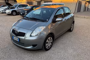 Toyota Yaris 1.0 5 porte Sol