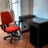 scrivania ikea + sedia ufficio