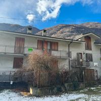 Casa indipendente con tre alloggi