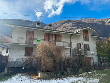 Casa indipendente con tre alloggi