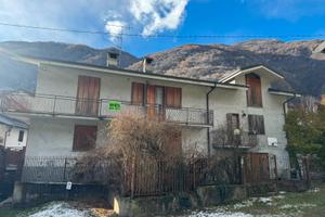 Casa indipendente con tre alloggi