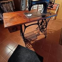 Macchina da cucire a pedale SINGER originale antic