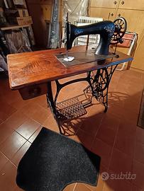 Macchina da cucire a pedale SINGER originale antic