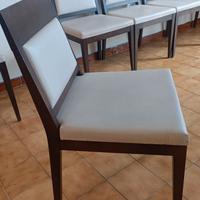 sedie in legno con imbottitura in pelle bianca 