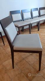 sedie in legno con imbottitura in pelle bianca 