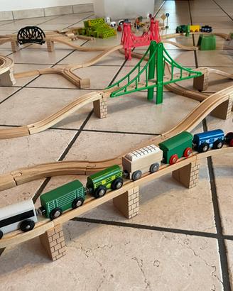 Trenino di legno a pile