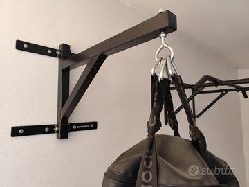 Sacco boxe 32kg e barra multifunzione per trazioni