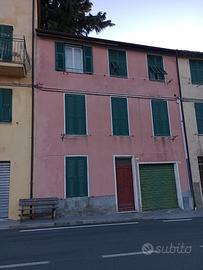 Trilocale arredato con terrazza